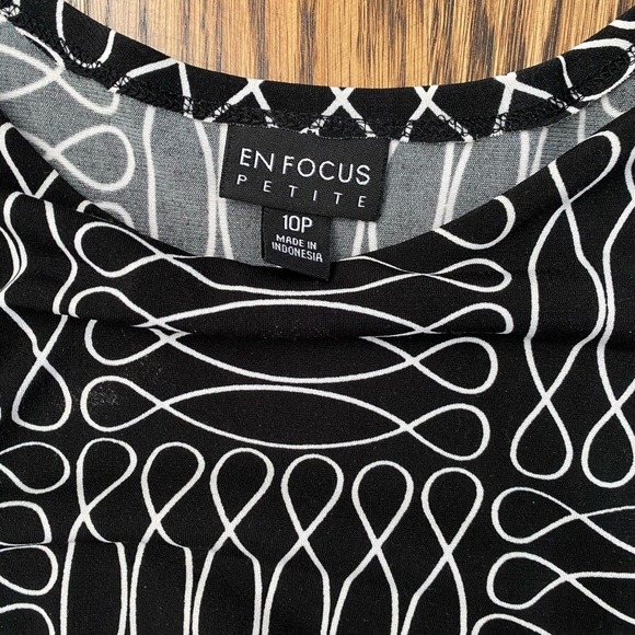 Black and white patterned dress - Picture 3 of 3